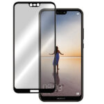 5D juodas apsauginis ekrano stikliukas Huawei P20 Lite priekyje šalia telefono ekrano