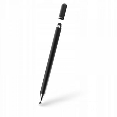 Juodas pieštukas Tech-Protect Magnet Stylus Pen su nuimama juoda dangteliu viršuje ant baltos fono