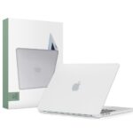 Skaidrus matinis deklas Macbook Air 13 2022 Tech-Protect Smartshell ant atidaryto Macbook Air