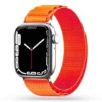 Oranžinės spalvos apyrankė Apple Watch su nailonine tekstūra