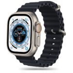Juoda apyrankė Apple Watch su skyleliuota struktūra ir metalinėmis detalėmis