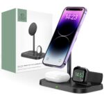 Juodas belaidis pakrovėjas TECH-PROTECT QI15W A22 3IN1 MAGNETIC MAGSAFE stovintis su telefonu, ausinėmis ir laikrodžiu