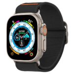 Juoda apyrankė Apple Watch Ultra 1 ir 2 su tekstūriniu audiniu ir užsegimu