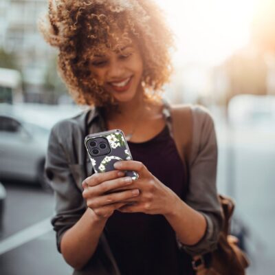 Spring Daisy deklas telefonui Apple Iphone 15 Pro Tech-Protect Magmood Magsafe su baltu geliu dizainu