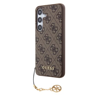 Rudas originalus dėklas Guess 4G Charms telefonui Samsung Galaxy S24 su raštu ir auksiniu pakabuku