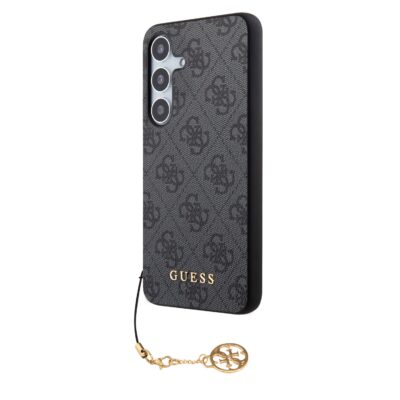 Pilkas originalus dėklas Guess 4G Charms telefonui Samsung Galaxy S24 su raštu ir pakabuku