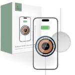 Sidabrinis belaidis pakrovėjas TECH-PROTECT QI15W-A30 MAGNETIC MAGSAFE prie juodo telefono