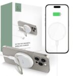 Baltas belaidis pakrovėjas TECH-PROTECT QI15W-A33 MAGNETIC MAGSAFE prijungtas prie sidabrinio telefono