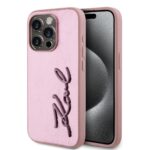 Rožinis dėklas Karl Lagerfeld Wrinkled PU Signature Logo telefonui Apple iPhone 15 Pro su užrašu iš odos imitacijos