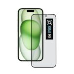 Juodas apsauginis ekrano stikliukas Apple iPhone 15 su prekės ženklo logotipu.