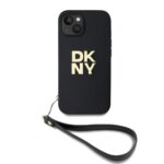 Juodas dėklas DKNY PU Leather Stack Logo Wrist Strap telefonui Apple iPhone 15 su auksiniais DKNY raidėmis ir riešo dirželiu