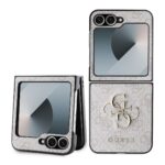 Rausvas originalus dėklas Guess PU 4G Metal Logo telefonui Samsung Galaxy Z Flip 6 su metaliniu logotipu