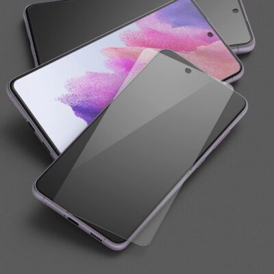 Apsauginis ekrano stikliukas Apple Iphone 16 Pro ant telefono ekrano