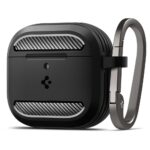 Juodas matinis dėklas Apple Airpods 4 Spigen Rugged Armor su anglies pluošto rašto detalėmis ir metaliniu kabliuku