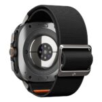 Juoda apyrankė Samsung Galaxy Watch Ultra 47mm su tvirta tekstiline medžiaga ir metaline sagtimi