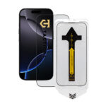 Apsauginis ekrano stikliukas Apple iPhone 16 Pro Tactical Impact Barrier for Rookies prie juodo telefono su skaidriu dizainu