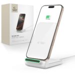 Baltas belaidis pakrovėjas TECH-PROTECT QI15W-A40 su įkraunančiu telefonu stovinčiu vertikaliai