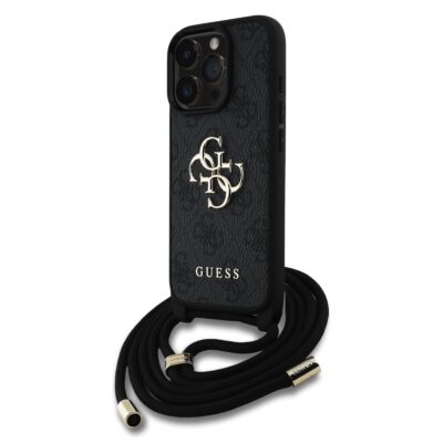 Juodas originalus dėklas Guess PU 4G Metal Logo Crossbody Strap telefonui Apple iPhone 16 Pro su auksiniu logotipu ir virvelėmis.