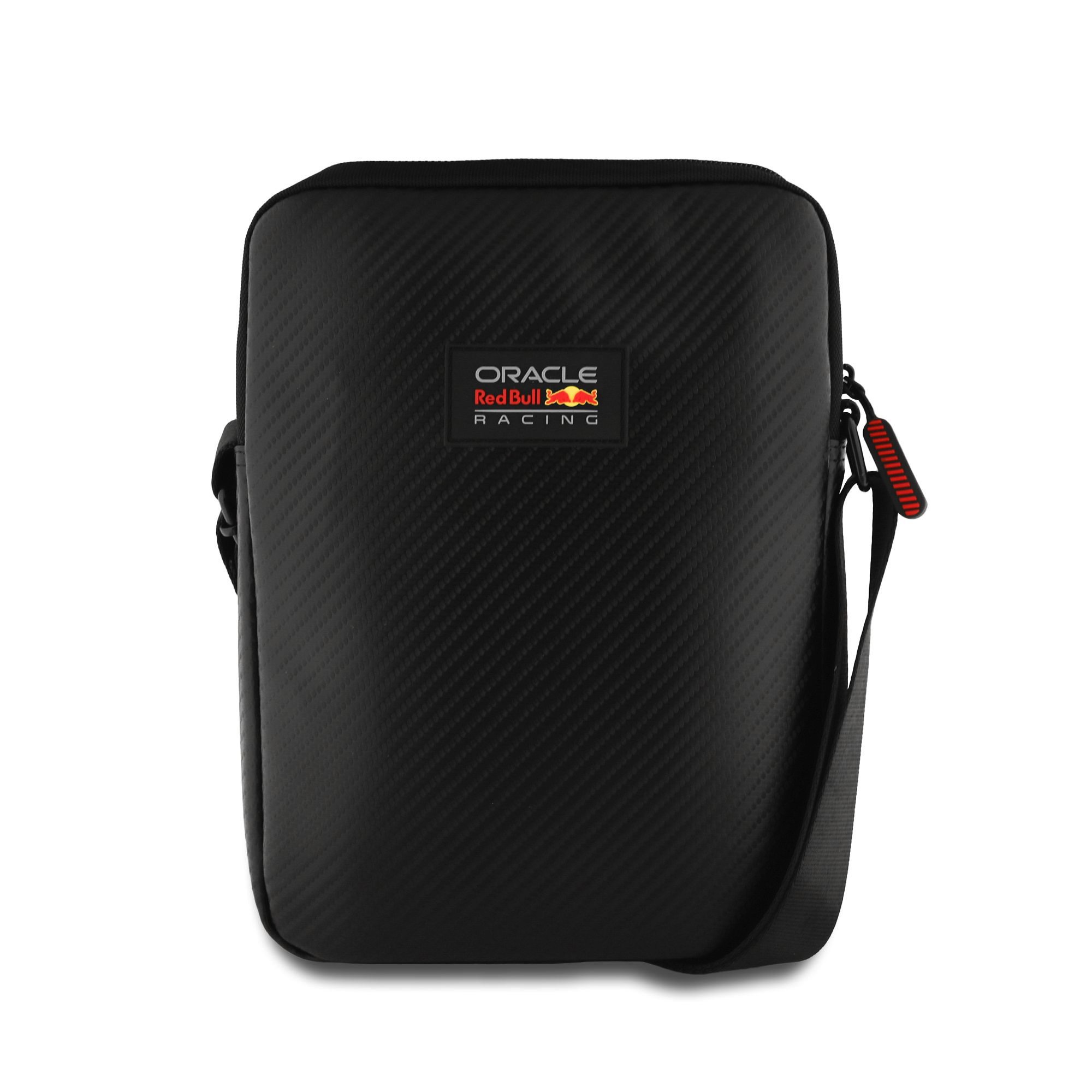 Juodas krepšys Red Bull PU Carbon Bag size L Juodas krepšys Red Bull PU Carbon Bag size L su kieto anglies pluošto tekstūros paviršiumi ir užrašu Oracle Red Bull Racing