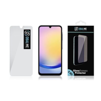 Skaidrus apsauginis ekrano stikliukas Samsung Galaxy A26 5G OBAL ME 2.5D Glass Screen Protector prie telefono ir pakuotėje