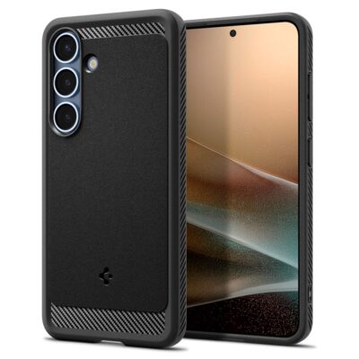 Juodas matinis dėklas Samsung Galaxy S25 Spigen Rugged Armor MagSafe su tekstūruotais kraštais ir anglies pluošto detalėmis
