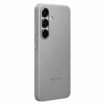 Pilkas originalus dezklas EF-VS931PJE KindSuit Cover telefonui Samsung Galaxy S25 su trimis juodais kamerų objektyvais ir Samsung logotipu