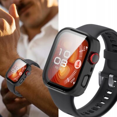 Juodas dėklas Huawei Watch Fit 4 su raudonu mygtuku ir tamsiai pilku dirželiu ant riešo