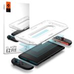 Skaidrus apsauginis stikliukas Nintendo Switch 2 Spigen Glas.Tr Ez Fit 2-Pack su pakuote ir delninės konsolės vaizdu