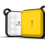 Išorinė baterija Tactical BadAss 10050mAh ryškiai geltonu paviršiumi ir integruota LED lempa