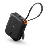 Juoda išorinė baterija SPIGEN ESSENTAIL EA3010BT POWER BANK 10000 MAH 30W su prisegamų kabliu ir USB-C jungtimi