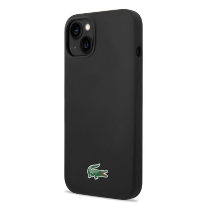 Juodas dėklas Lacoste Liquid Silicone Microfiber Croc Logo MagSafe telefonui Apple iPhone 13 14 15 su užapvalintais kampais ir išpjova kamerai