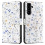 Gėlių atverčiamas dėklas Samsung Galaxy A17 4G 5G Tech-Protect Wallet su mėlynais ir geltonais gėlių motyvais