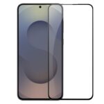 Juodas apsauginis grūdintas stiklas Nillkin Tempered Glass 2.5D CP PRO telefonui Samsung Galaxy S25 FE, rodomas prie telefono