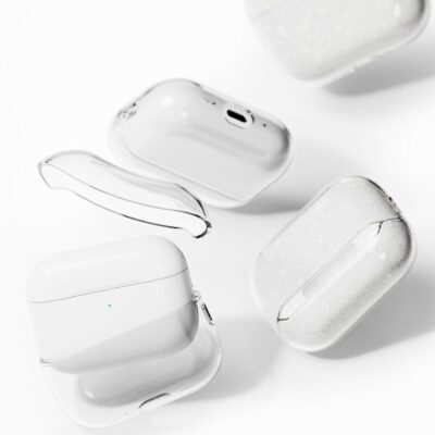 skaidrus deklas apple airpods pro 3 ringke air su atsiektu muzeju virsuje ir sujungtu apacioje baltame fone