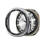 Juodas dėklas Samsung Galaxy Watch 8 44 MM SPIGEN BEZEL TUNE PRO DIVER su juoda apvadu ir pilku laikrodžio korpusu