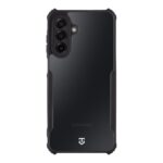Skaidrus-juodas dėklas Tactical Quantum Stealth Samsung Galaxy A17 4G / 5G telefonui su matoma kamera ir logotipu.