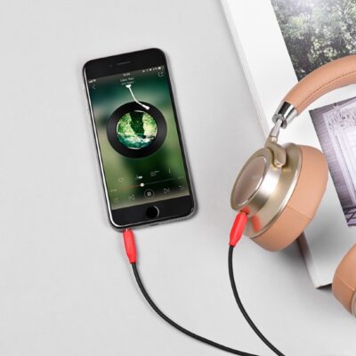 Audio adapteris Hoco UPA11 AUX 3,5mm į 3,5mm jungiantis telefoną ir ausines raudonu laidu