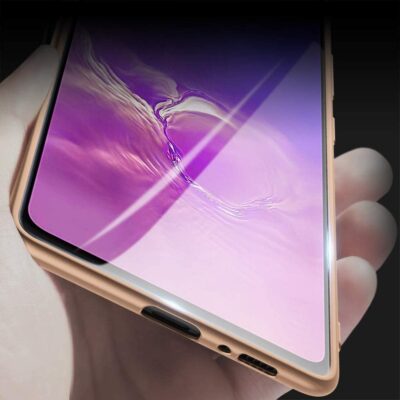 Auksinės spalvos dėklas Samsung Galaxy S10 Lite A91 X-level Guardian telefone rankoje