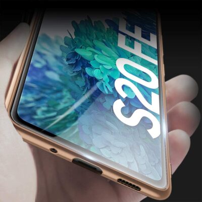 Auksines spalvos deklas Samsung Galaxy G780 S20 FE telefone.