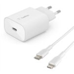 Baltas įkroviklis buitinis Belkin Boost Charge USB-C PD 3.0 PPS 25W su USB-C į Lightning kabeliu