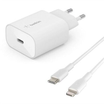Baltas įkroviklis buitinis Belkin Boost Charge USB-C PD 3.0 PPS 25W su USB-C į Lightning kabeliu