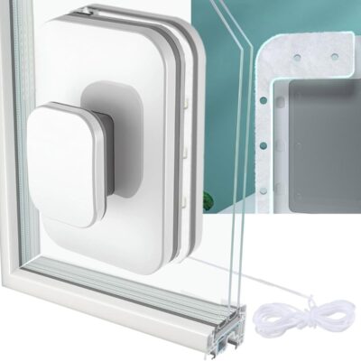 Baltas magnetinis langų valytuvas Reach EasyClean pritvirtintas ant lango stiklo