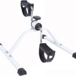 Baltas ranku ir koju minamas treniruoklis EB0013 su pilku korpusu ir juodomis pedalinemis dalimis