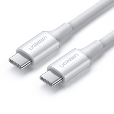 Baltas USB kabelis Ugreen US300 USB-C to USB-C 5A 100W 1.0m su aiškiai matomais USB-C jungčiais ir baltu laidu