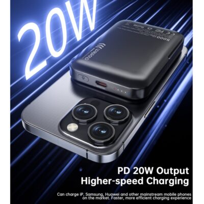 Juoda išorinė baterija Power Bank Choetech B743 15W Magsafe 10000mAh su 20W įkrovimo galia ant telefono.