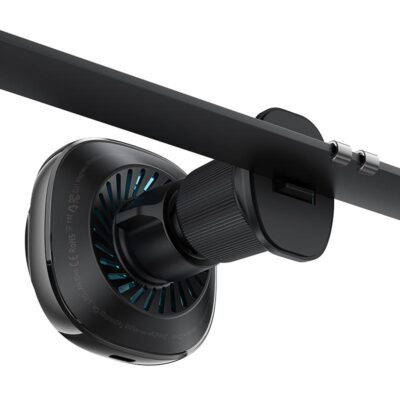 Juodas automobilinis laikiklis-įkroviklis Acefast D31 MagSafe 15W su tamsiu korpusu ir ventiliacijos angomis