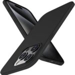 Juodas dėklas Apple iPhone 15 Pro Max su matiniu paviršiumi ir tiksliai išpjautomis kameros angomis