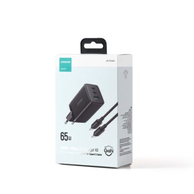Juodas įkroviklis buitinis Joyroom GaN JR-TCG01 su 65W galia ir 2xUSB-C bei USB-A jungtimis