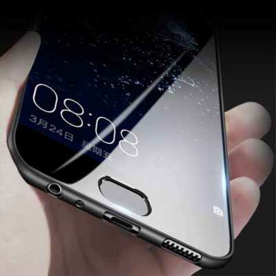 Juodos spalvos dėklas Huawei P10 X-level Guardian telefone, rankoje laikomas