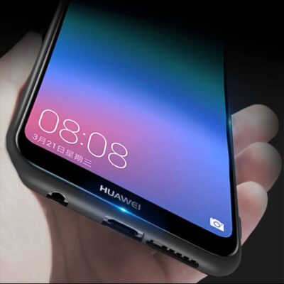 Juodos spalvos dėklas Huawei P20 Lite telefone laikomo rankoje